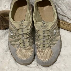 Sketchers Slip on Waling Shoes